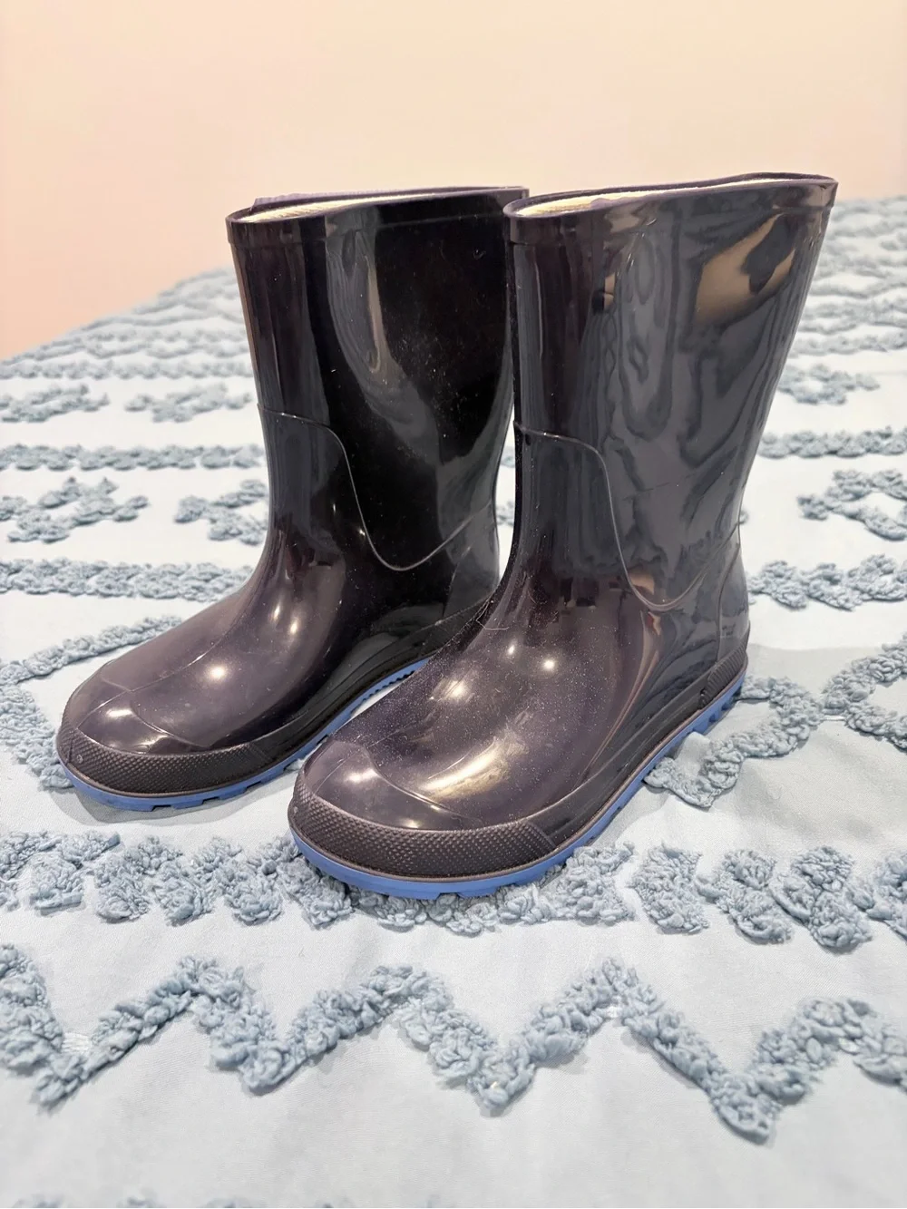 Source Unknown Kids Rain Boots Black with Blue Soles